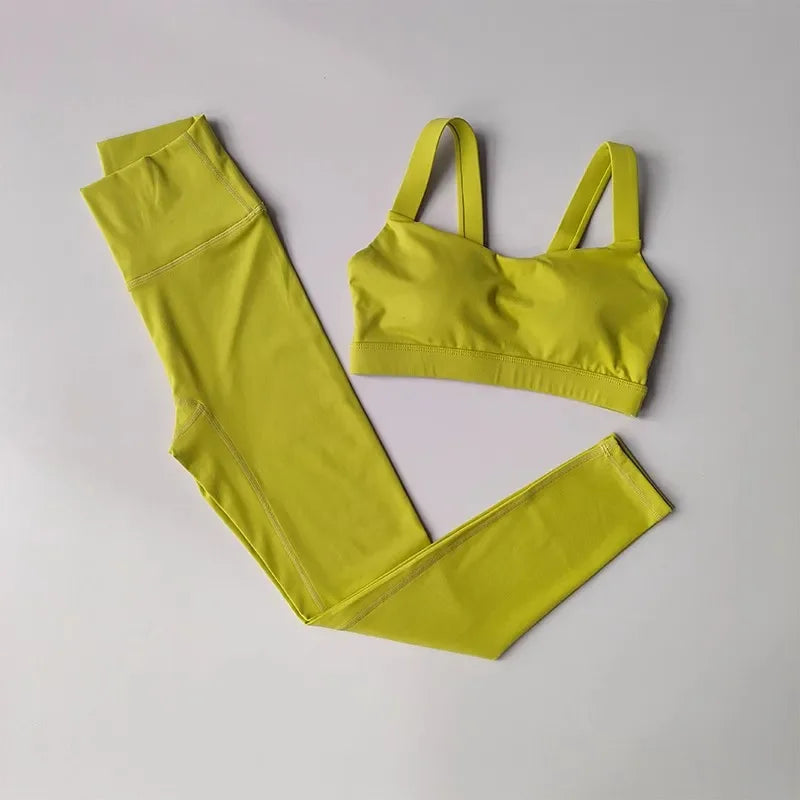 Seamless Yoga Set – Sports Bra & High Waist Shorts