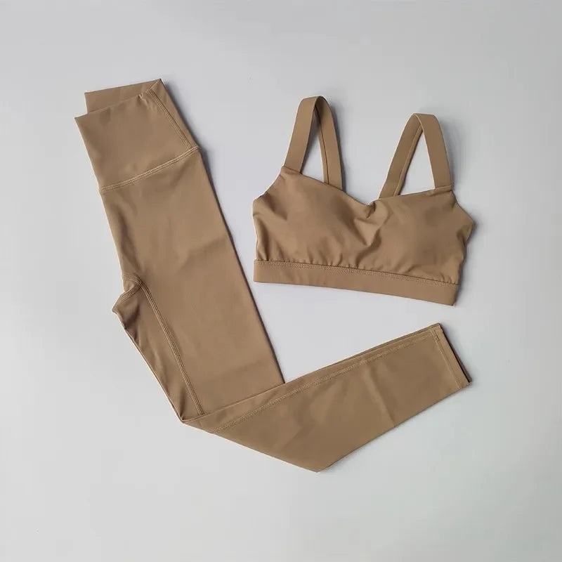 Seamless Yoga Set – Sports Bra & High Waist Shorts