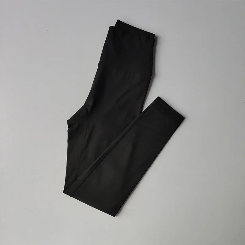 Seamless Yoga Set – Sports Bra & High Waist Shorts