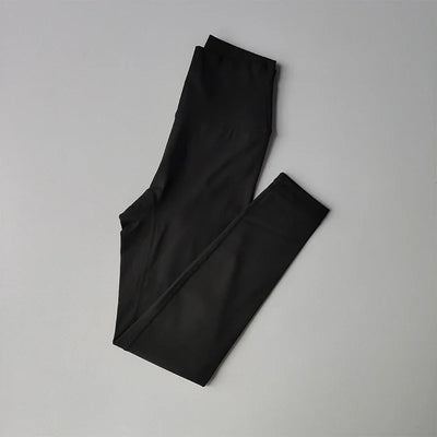 Seamless Yoga Set – Sports Bra & High Waist Shorts