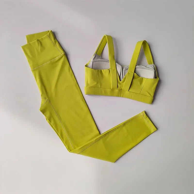 Seamless Yoga Set – Sports Bra & High Waist Shorts